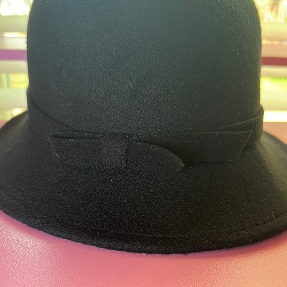 Elegant Black Women's Hat - Picture 2 of 3